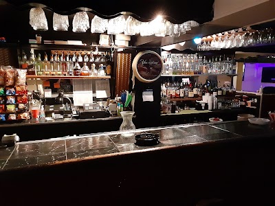 Lee's Lounge & Social Club
